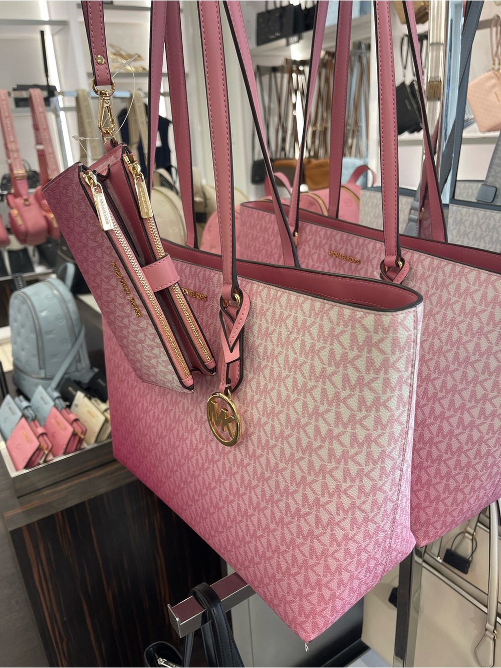 MICHAEL MICHAEL KORS SHEILA
CARNATION LG TOTE bag & Double Zip Ombré Lg Wallet - Picture 4 of 16
